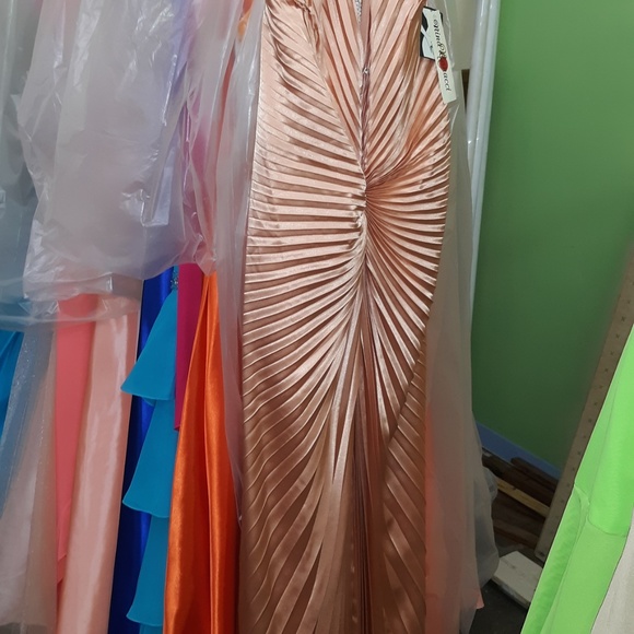 DRESS - Picture 2 of 3